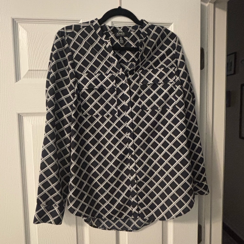 Jones New York Navy and White Geometric Blouse